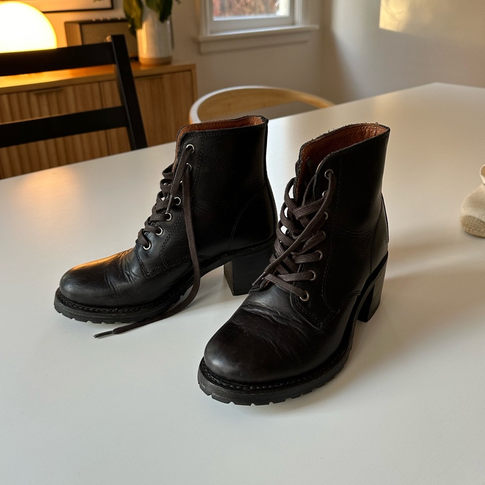 Frye Sabrina 6G Lace Up Boots in Black